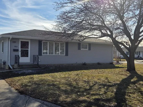 102 Jahnke Ave, Waverly, IA 50677