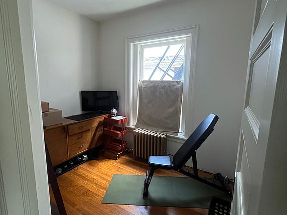 2nd image of 226 Linwood Ave #2