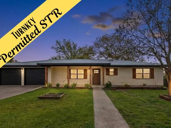 1009 Avenue D, Fredericksburg, TX 78624