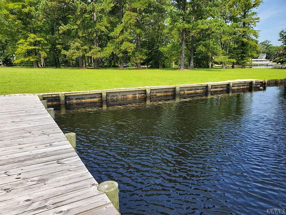 2nd image of 806 Rivershore Rd