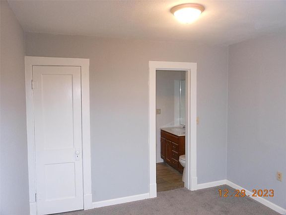 5th image of 3244 Oakwood Ave