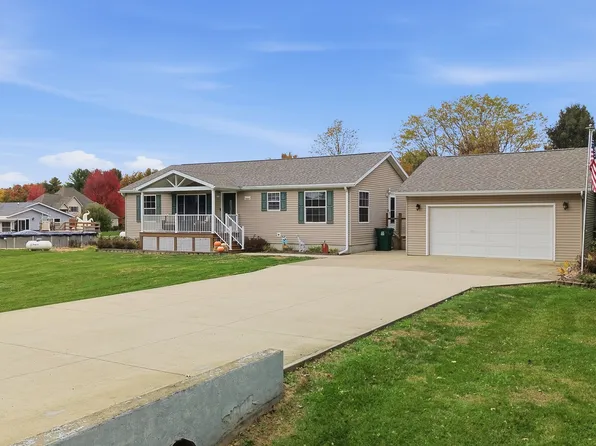 28902 Carriage Dr, Sterling, IL 61081