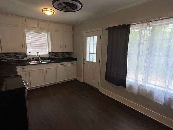 3rd image of 811 Townsend Ave