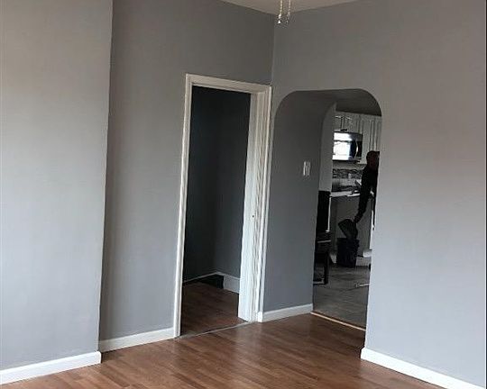 4th image of 13 Meadow St