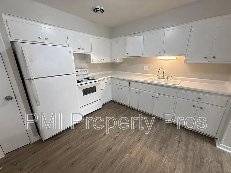 7701 W Hampton Ave #4 — Photo 6