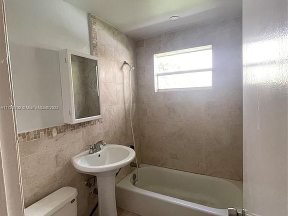 5th image of 110 Zamora Ave APT 1