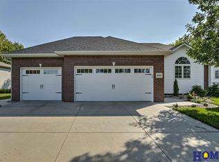 6840 Glass Ridge Dr, Lincoln, NE 68526