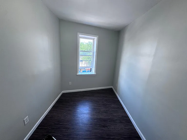 812 Clinton Ave #4 — Photo 5