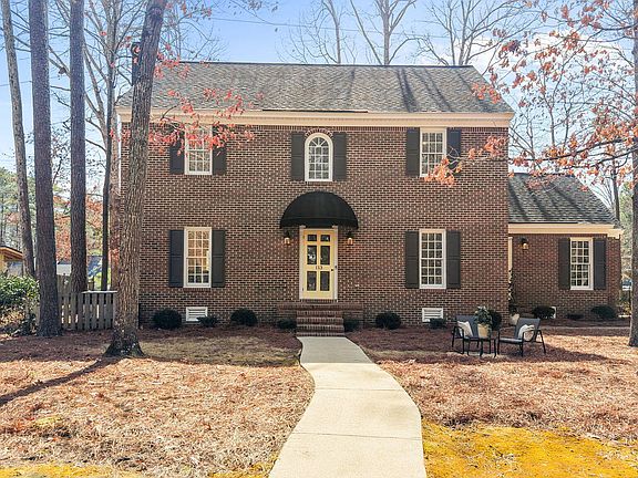 4th image of 113 Edinborough Court