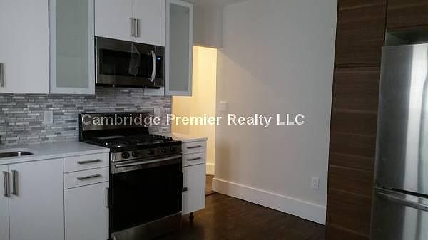 2nd image of 1556 Cambridge St #2R