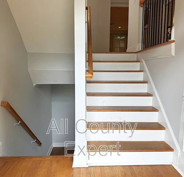 871 Lenox Ct NE — Photo 2