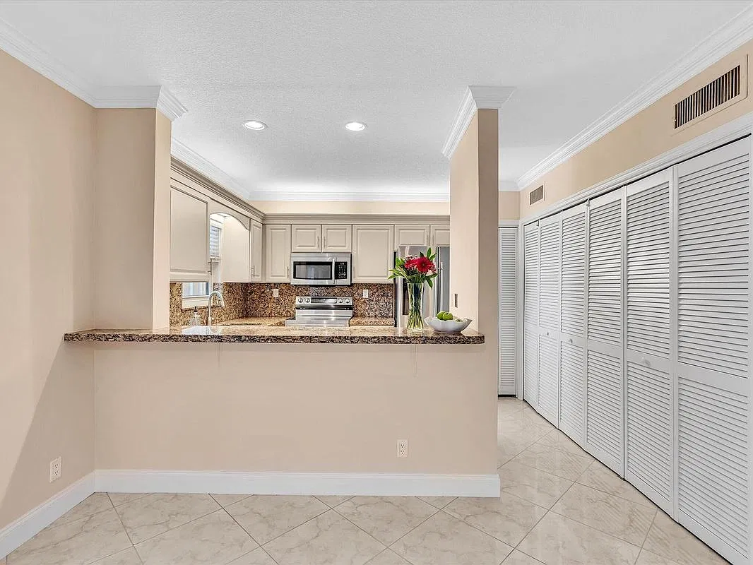2 bed, 2.0 bath, 1220 sqft, $3,200 — Photo 3