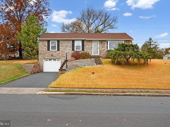 420 Glenwood Dr, Douglassville, PA 19518