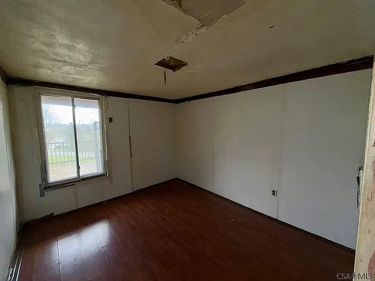 431 Finch St — Photo 3