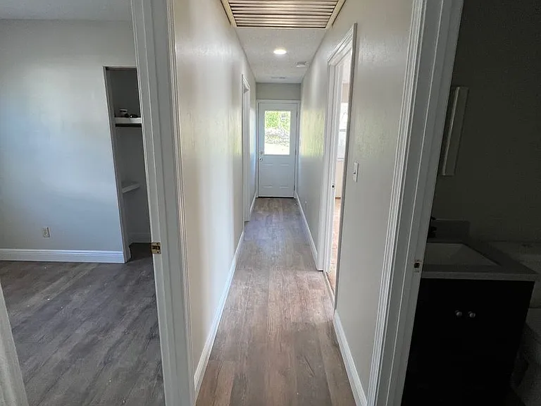 327 N 7th St — Photo 11
