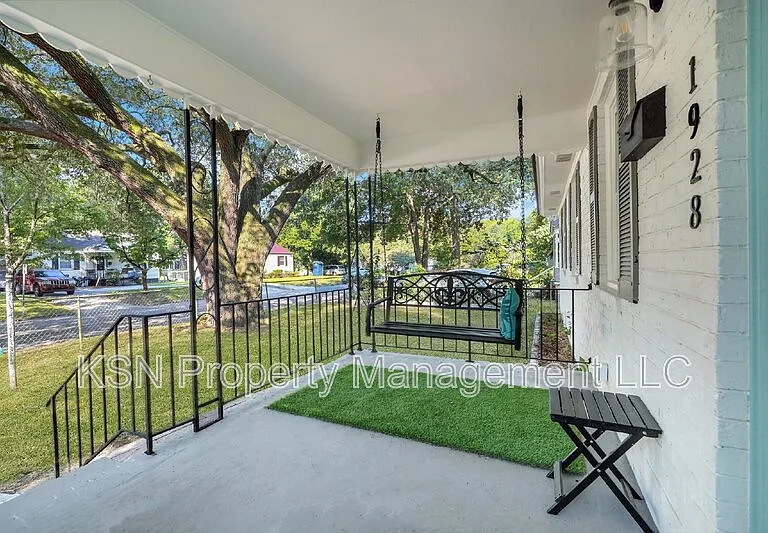1928 Hawthorne St — Photo 9
