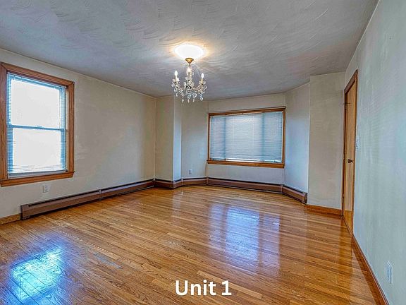 3rd image of 455 Middle St