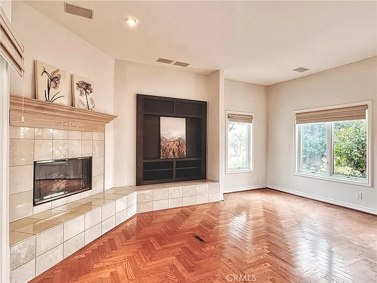 289 S Owens Dr — Photo 12