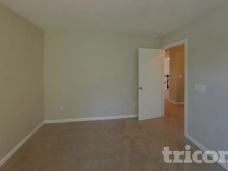 7457 Mistydawn Dr — Photo 10