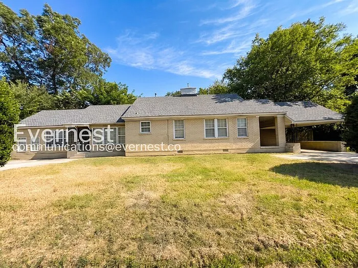 5 bed, 4.0 bath, 2400 sqft, $2,490 — Photo 2