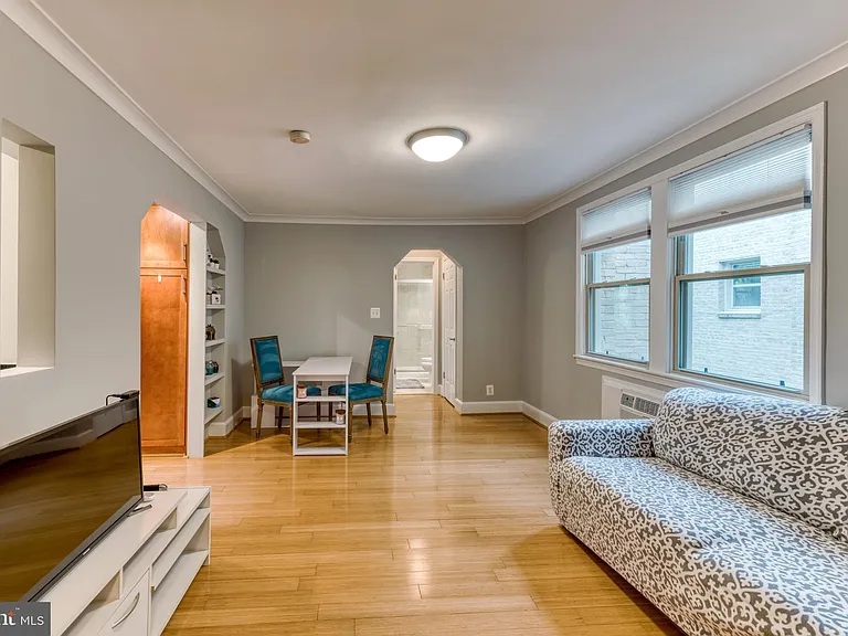 1363 K St SE #202 — Photo 3