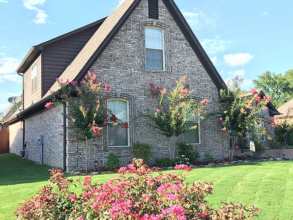 2nd image of 185 Meadow Trail Ln