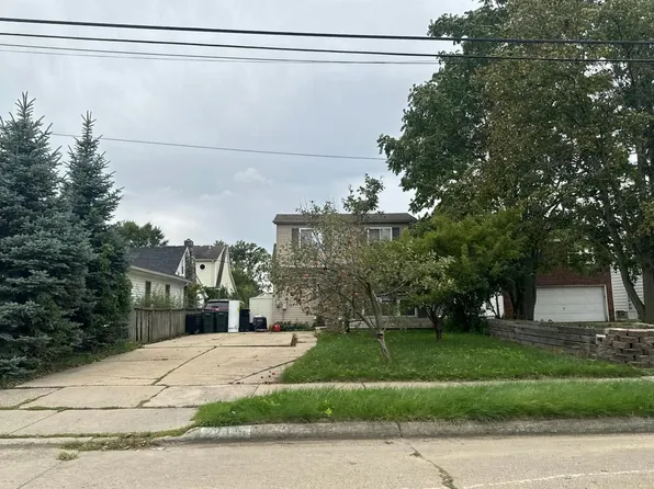 22428 Maple St, Saint Clair Shores, MI 48081