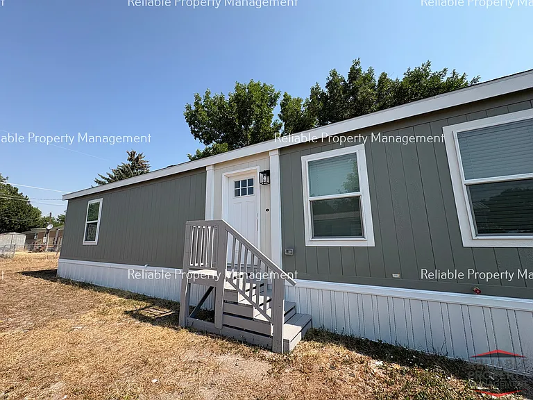 440 N Wilson Dr — Photo 1