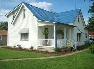 919 N 6th St, Marshall, IL 62441