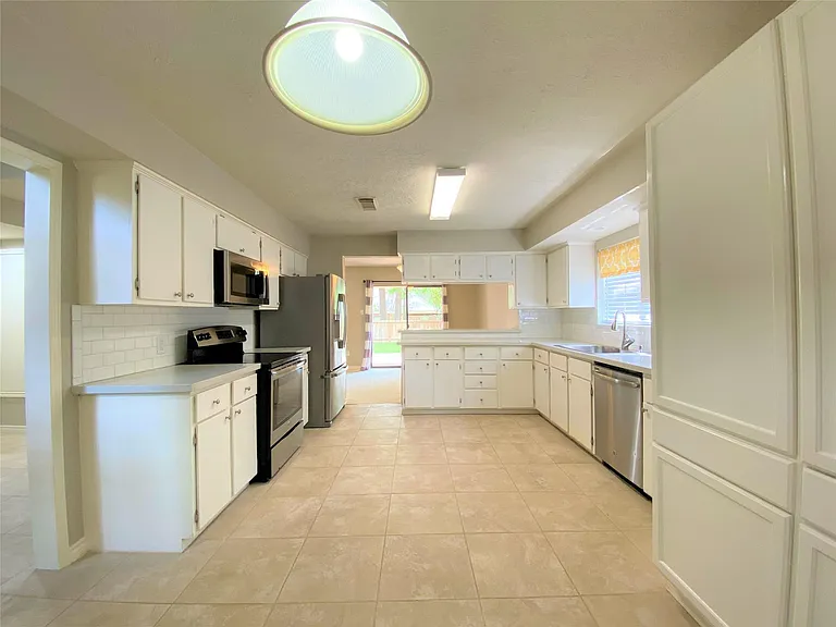 12303 Longfellow Dr — Photo 9