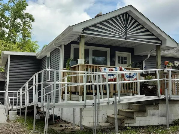 1011 Marquette Rd, Lake Station, IN 46405