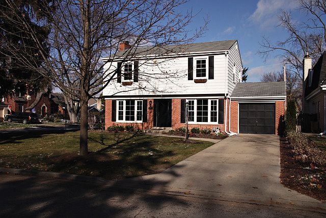 1st image of 1200 E Woodford Pl