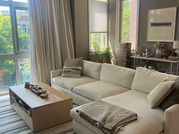 3rd image of 1015 N Paulina St #3