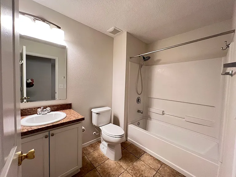 13740 Laranja St — Photo 18