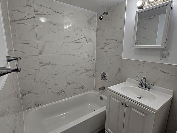 3rd image of 276 Prospect St #B1