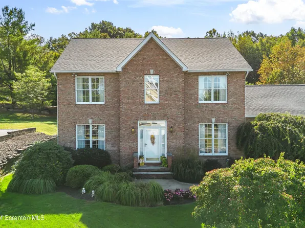 27 Oneill Dr, Moosic, PA 18507