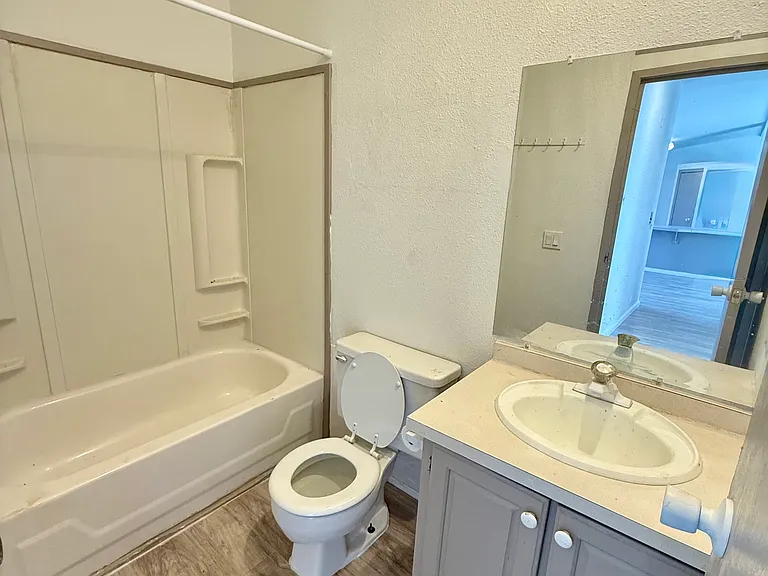 204 W 200 N — Photo 10
