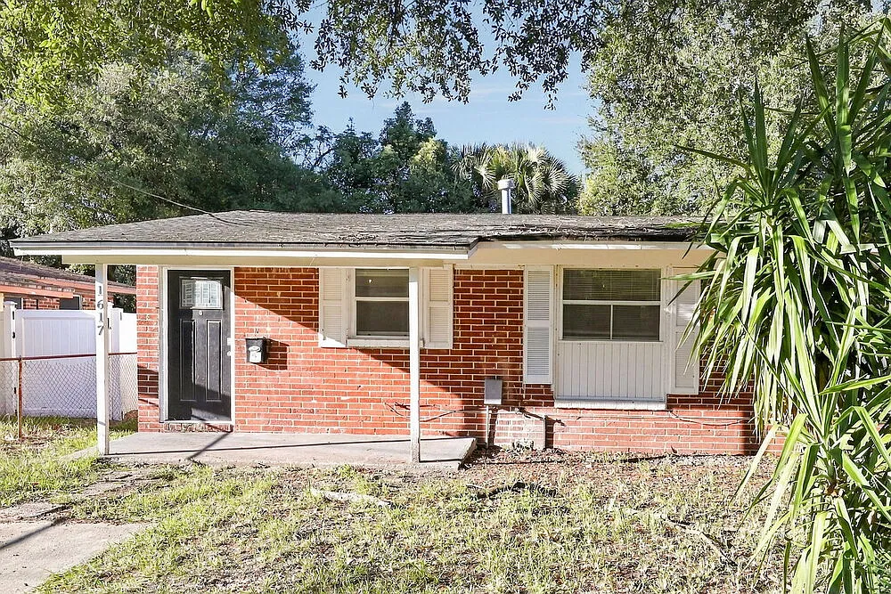 4 bed, 1.0 bath, 1107 sqft, $1,255 — Photo 1
