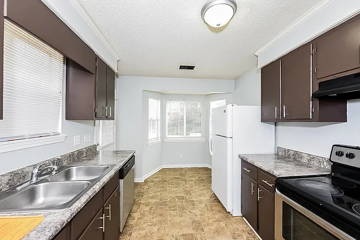 3 bed, 2.0 bath, 1060 sqft, $1,445 — Photo 4