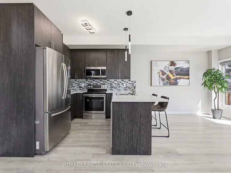 37 Delena Ave S — Photo 9