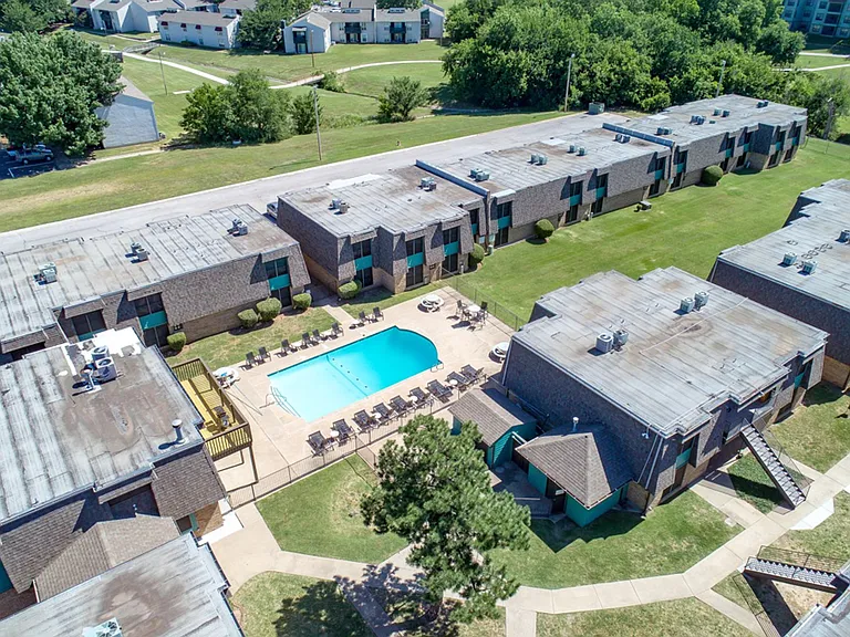 Radius Apartment Homes - $250 Off Move-in Costs! — Photo 34