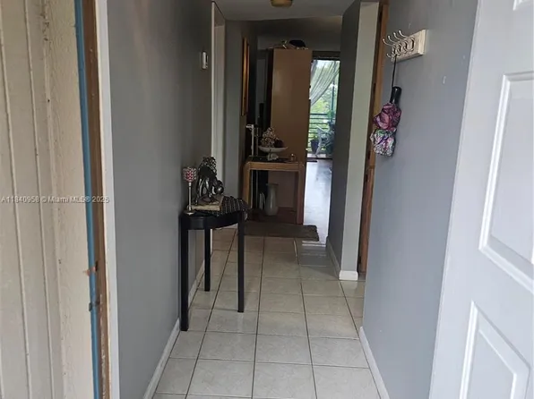 901 Colony Point Cir APT 408, Pembroke Pines, FL 33026