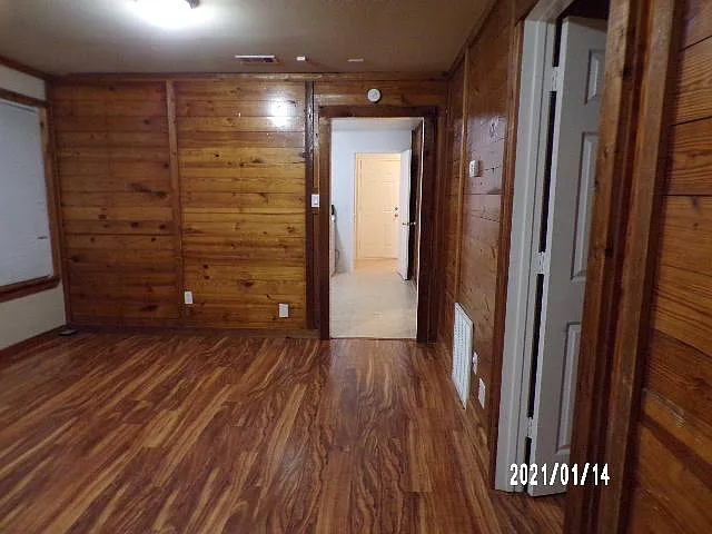 610 E High St — Photo 3