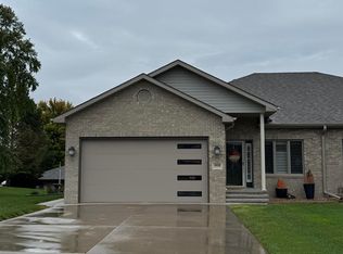 1908 Country Meadows Pl, Beatrice, NE 68310
