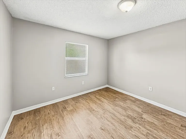 13174 Madison Ave — Photo 4