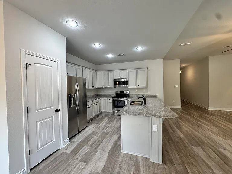 5723 Maggie Rose Cir — Photo 3