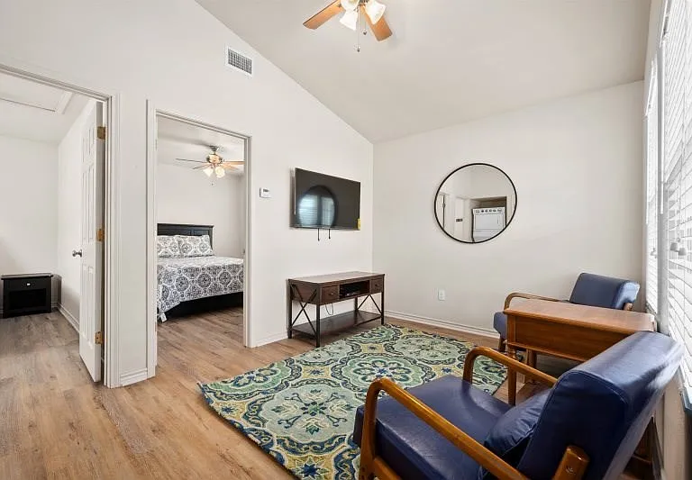 113 Gillespie #B — Photo 5