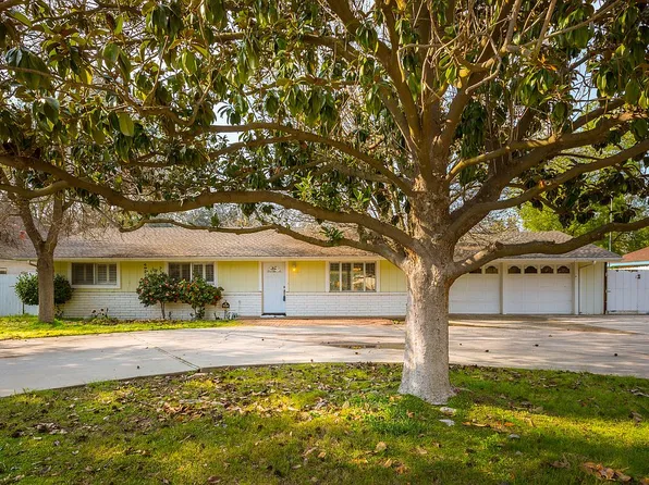 303 N Trout Lake Dr, Sanger, CA 93657