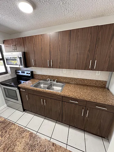 1113 SW 15th Ave #2 Photo 1