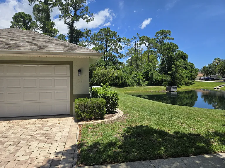 146 W Waterside Pkwy — Photo 3